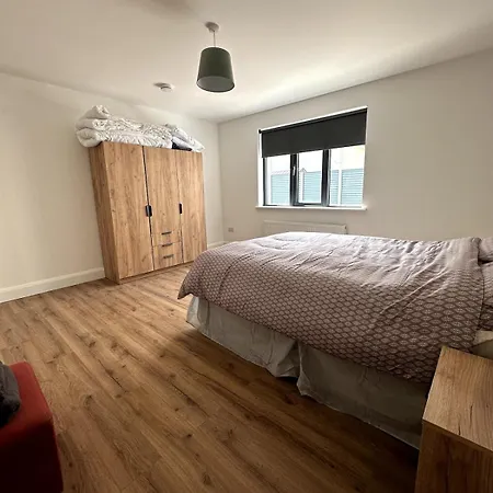 Railway House, Halfway