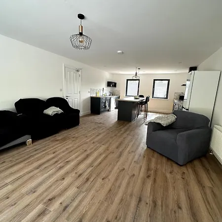 Railway House, Halfway