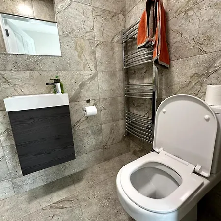 Railway House, Halfway