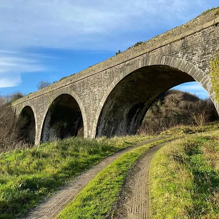 Railway House, Halfway