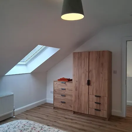 Railway House, Halfway