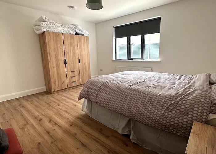 Railway House, Halfway