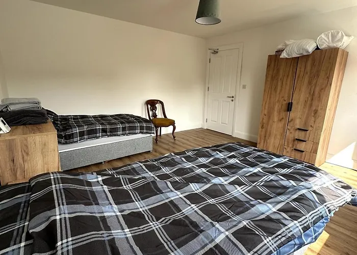 Railway House, Halfway