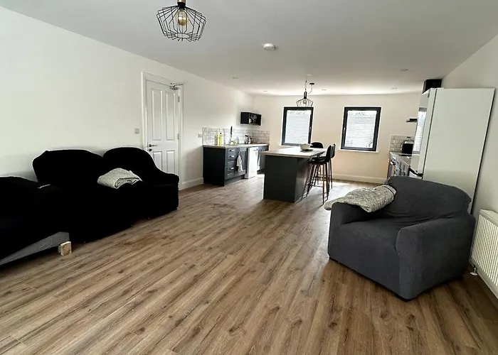 Railway House, Halfway