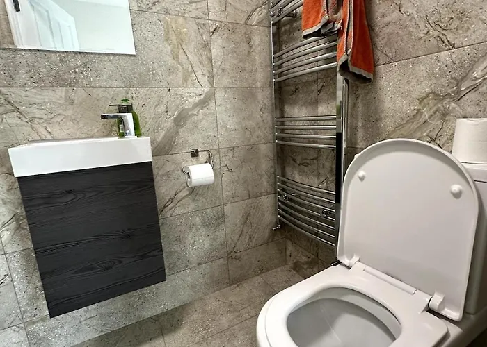 Railway House, Halfway