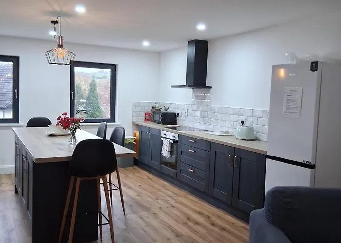 Railway House, Halfway