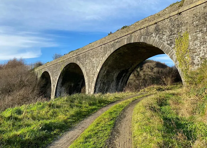 Railway House, Halfway