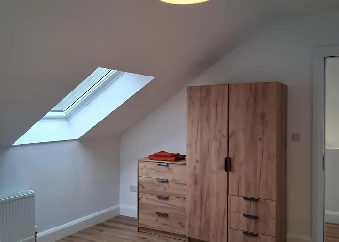 Railway House, Halfway